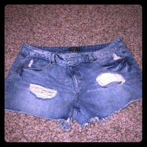 Distressed cutoff shorts